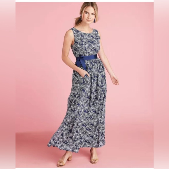 Romantic Vineyard Vines Elegant Blue Floral Maxi Dress - Picture 3 of 12